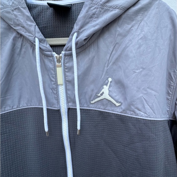 Michael Jordan Men’s Hooded Zip Up Lined Windbreaker - Gray; Size XL - Picture 5 of 13